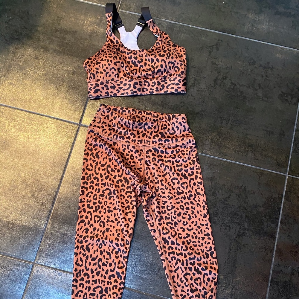 Women’s cheetah leopard workout set size M